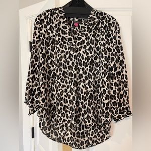 NWT Vince Camuto animal print blouse size L